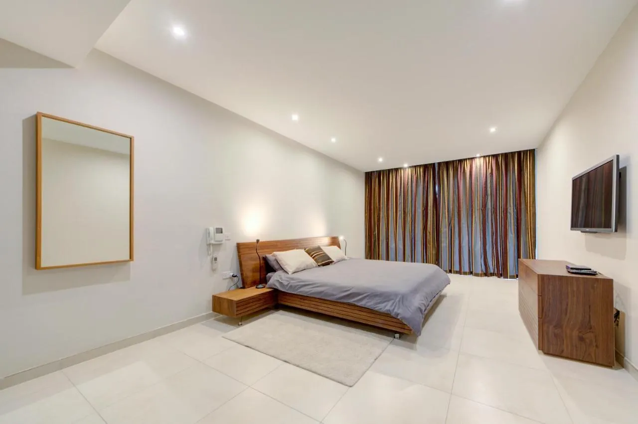 Blue Harbour, Marina View 2 Bedroom Apartment Ta Xbiex Malta