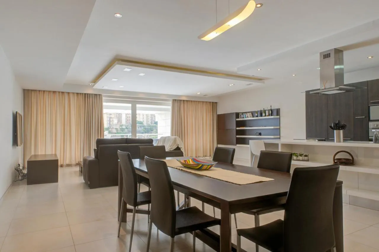 Blue Harbour, Marina View 2 Bedroom Apartment Ta Xbiex 0*,  Malta