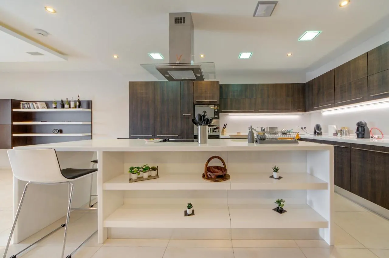 Blue Harbour, Marina View 2 Bedroom Apartment Ta Xbiex