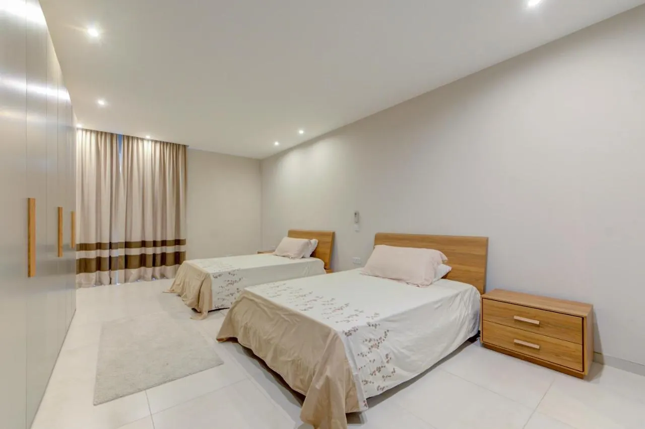 Blue Harbour, Marina View 2 Bedroom Apartment Ta Xbiex