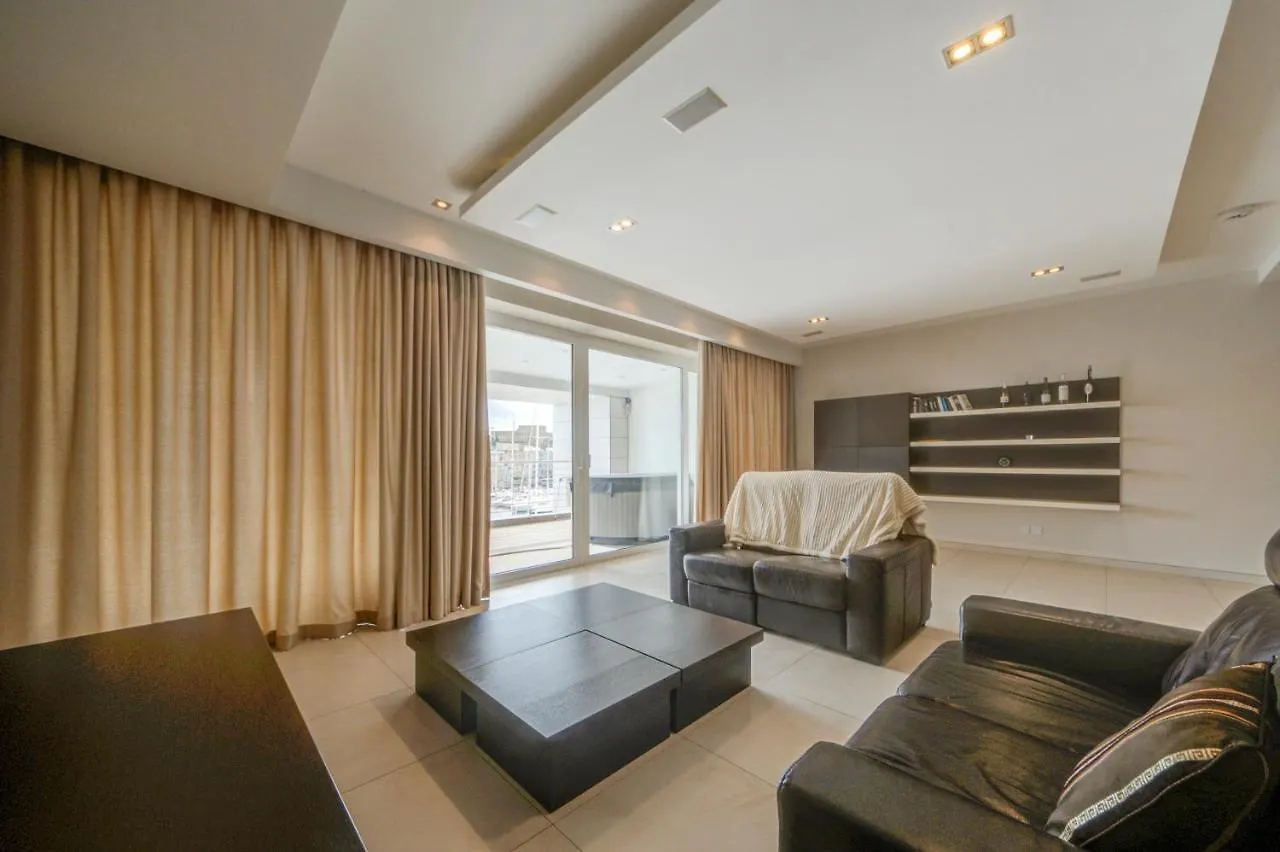 Blue Harbour, Marina View 2 Bedroom Apartment Ta Xbiex Malta