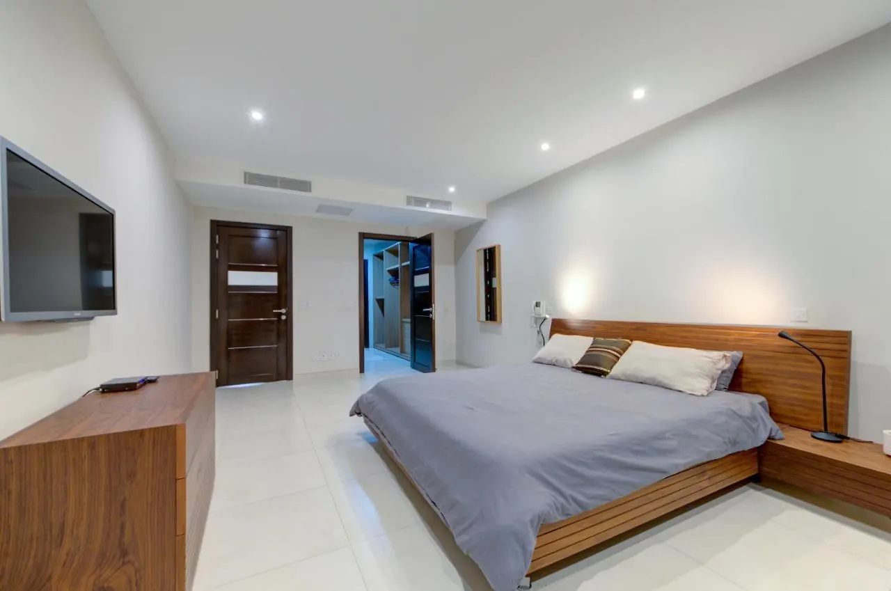 Blue Harbour, Marina View 2 Bedroom Apartment Ta Xbiex