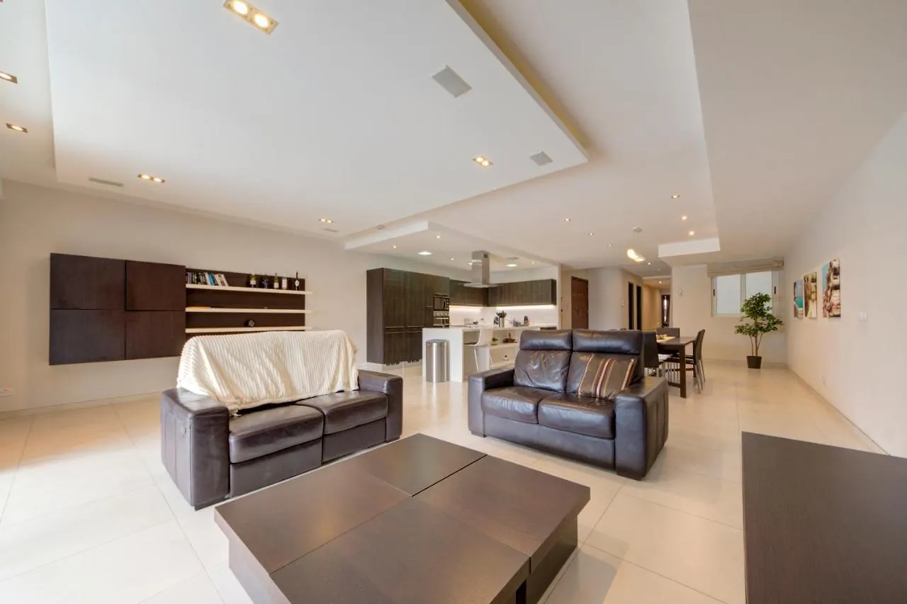 Blue Harbour, Marina View 2 Bedroom Apartment Ta Xbiex